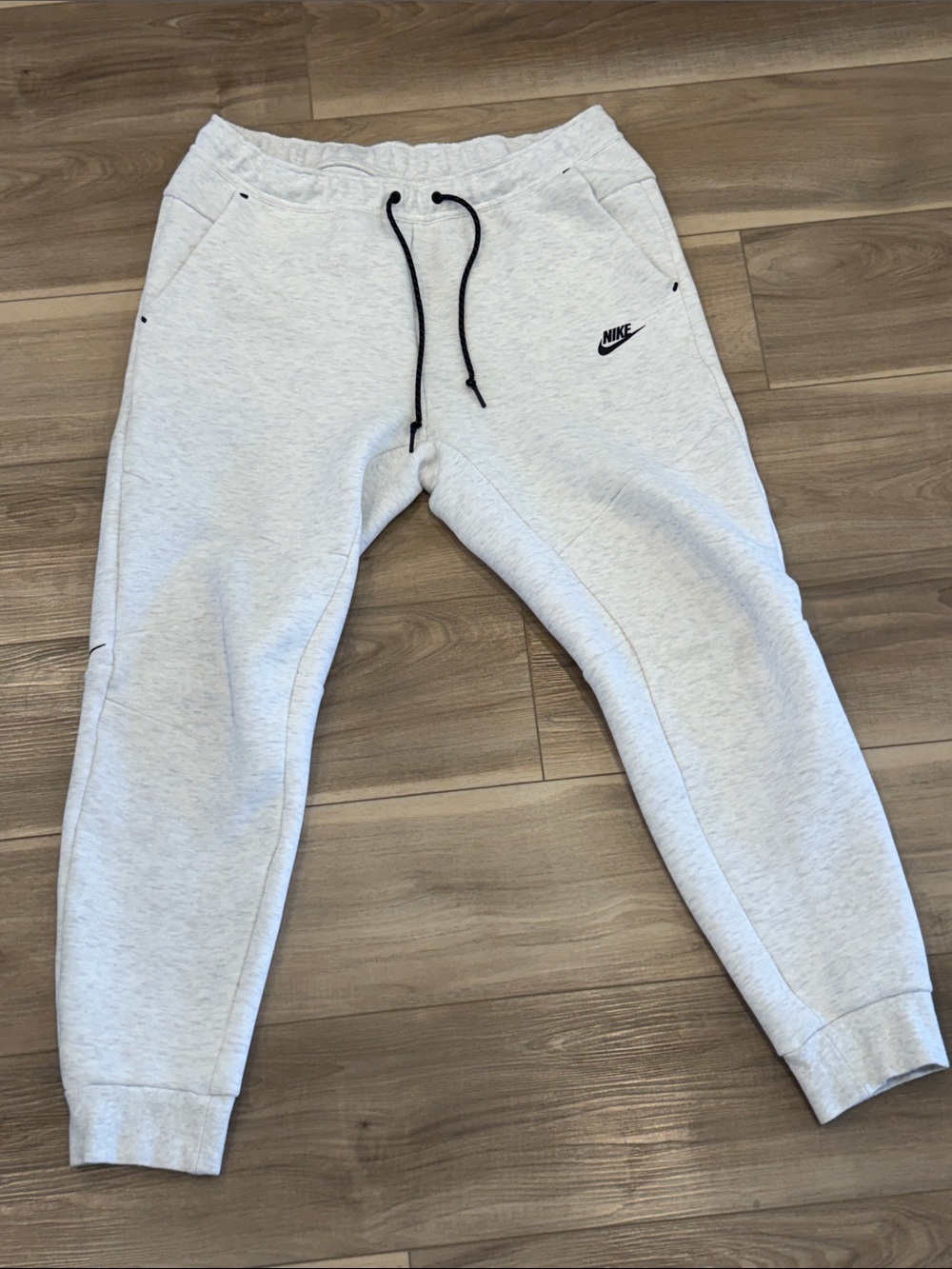 Nike Men’s Light Gray Tech-Fleece Sweatpants